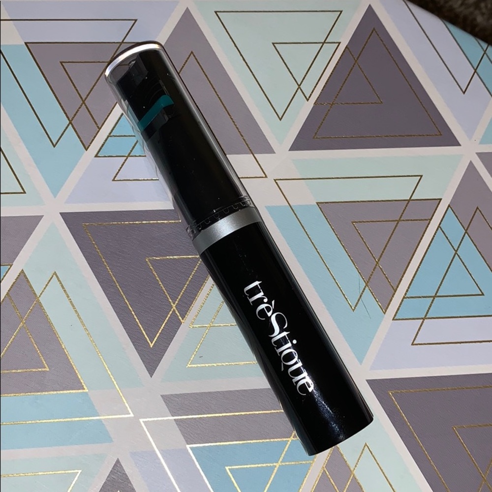 TreStique 2in1 mascara and eyelash curler combo.